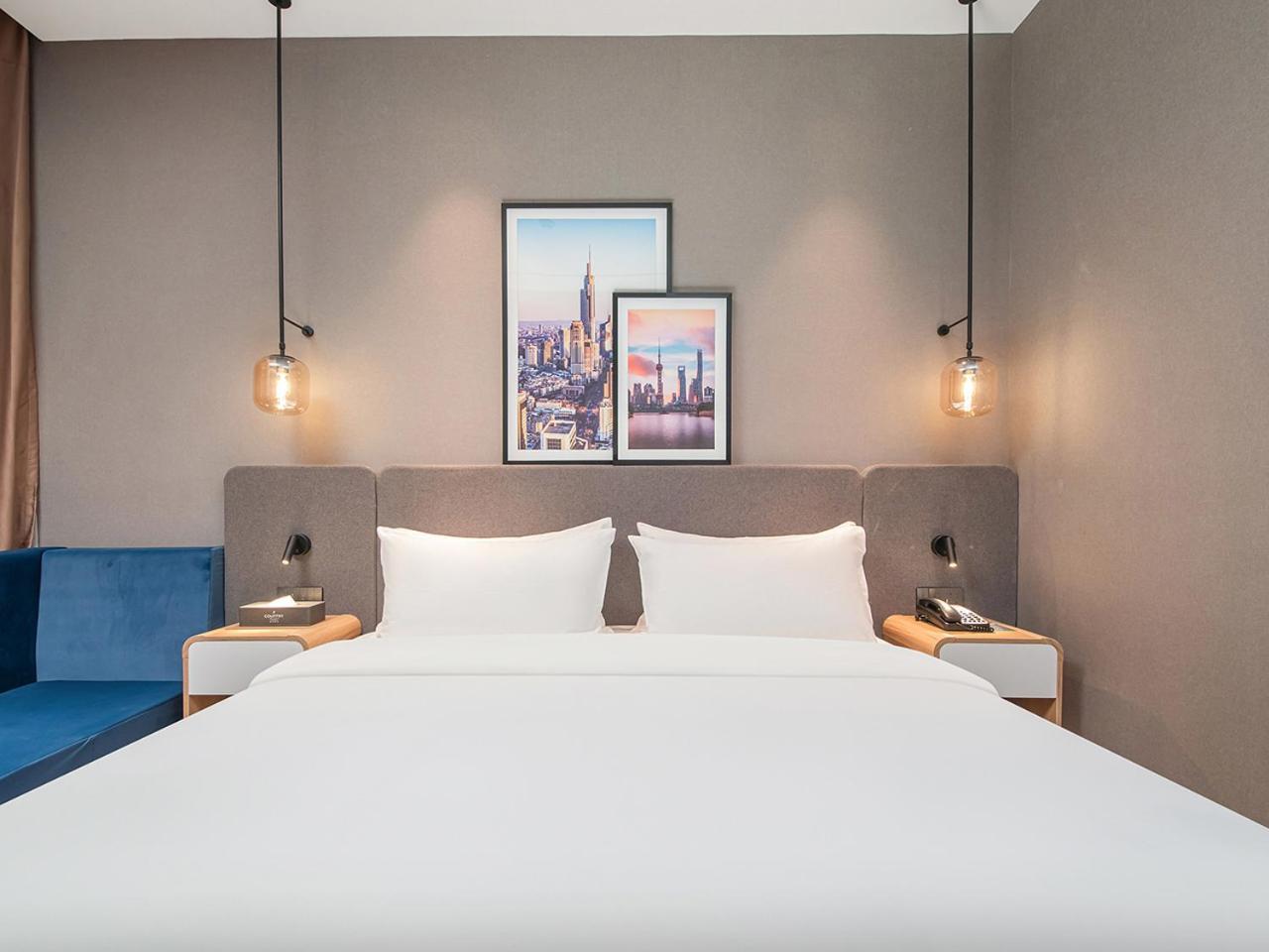 Hotel Country & By Radisson, Hongkou Football Stadium Chifeng Road 4*