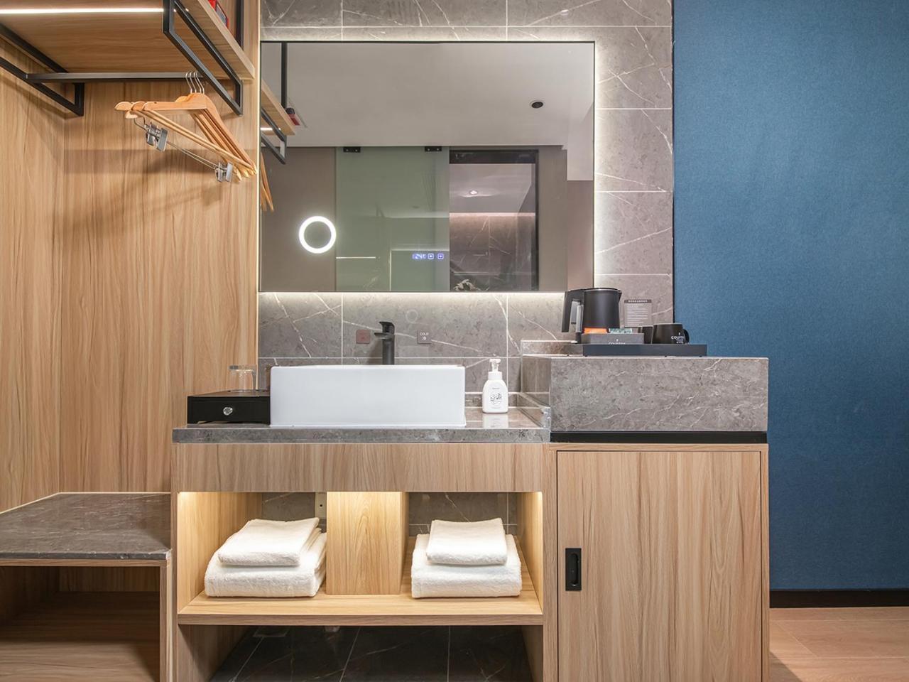 Hotel Country & By Radisson, Hongkou Football Stadium Chifeng Road